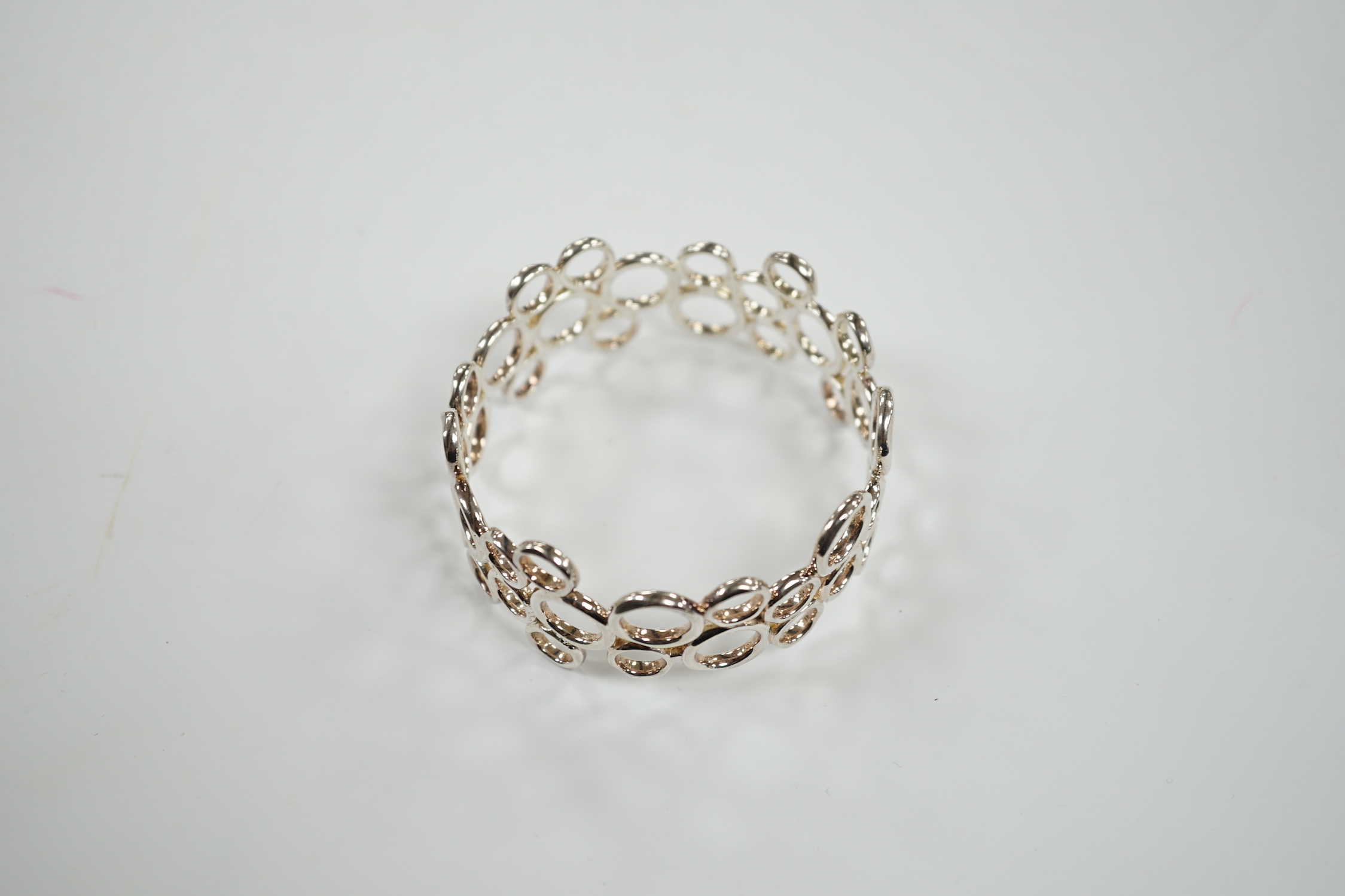 A modern Links of London silver circles bangle, interior diameter 61mm, in Links of London box.
